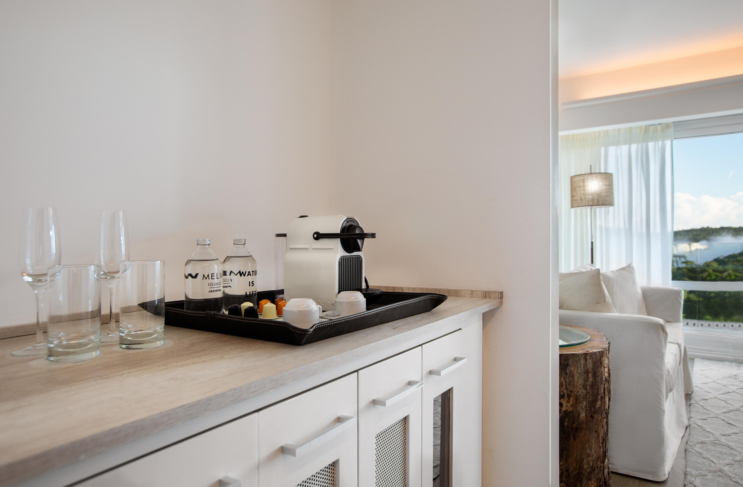 Gran Melia Iguazu Hotel ปูแอร์โตอีกวาซู ภายนอก รูปภาพ A Nespresso machine in a hotel room