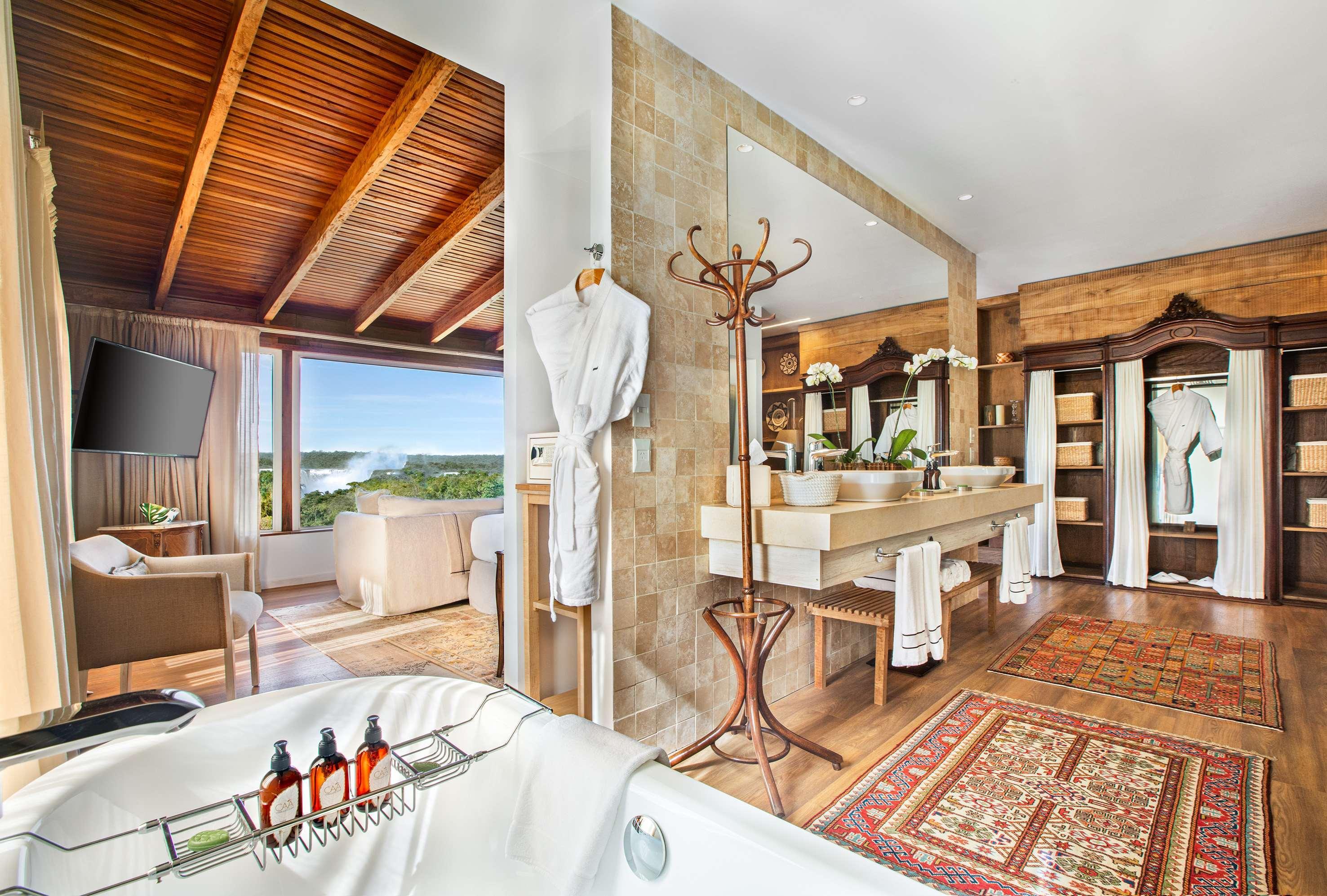 Gran Melia Iguazu Hotel ปูแอร์โตอีกวาซู ภายนอก รูปภาพ Bathroom at the Hotel