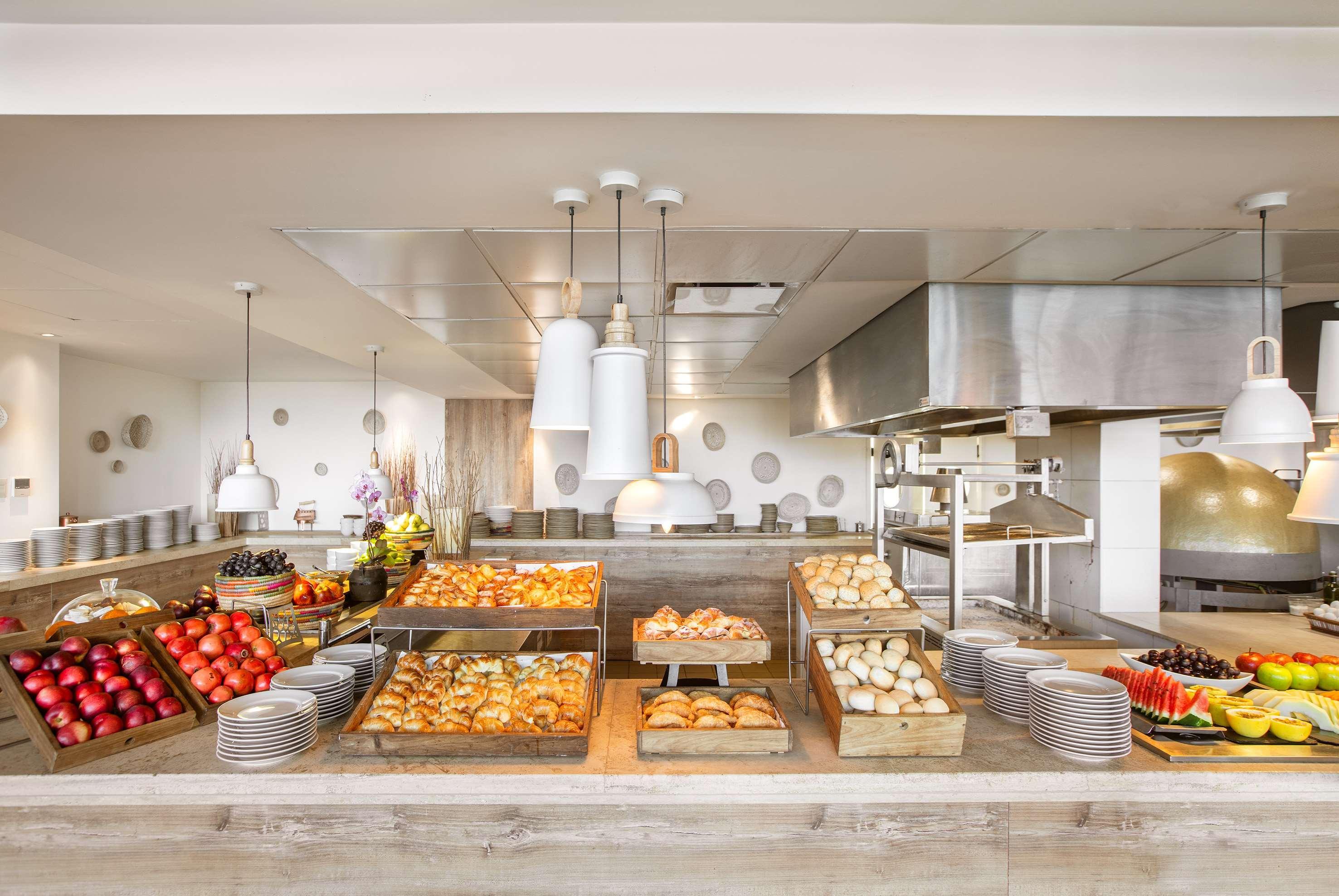 Gran Melia Iguazu Hotel ปูแอร์โตอีกวาซู ภายนอก รูปภาพ The kitchen at the restaurant