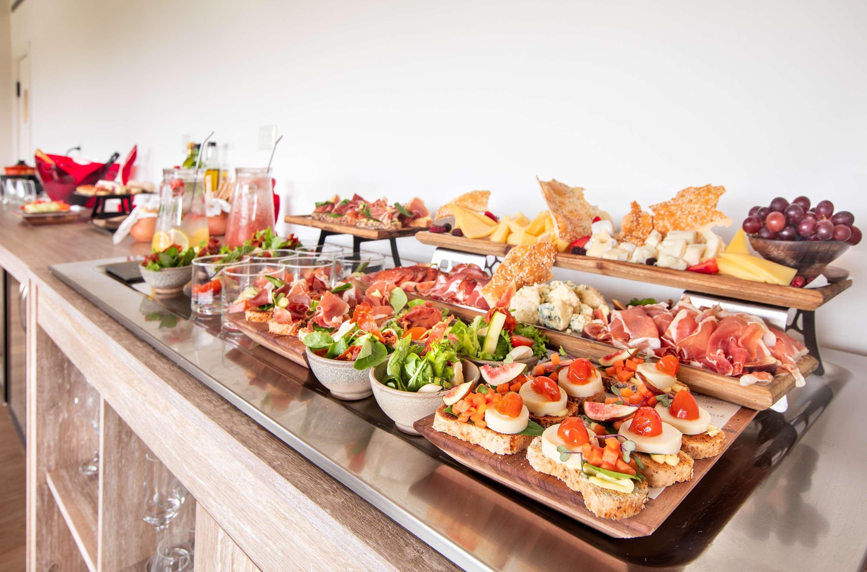 Gran Melia Iguazu Hotel ปูแอร์โตอีกวาซู ภายนอก รูปภาพ A buffet