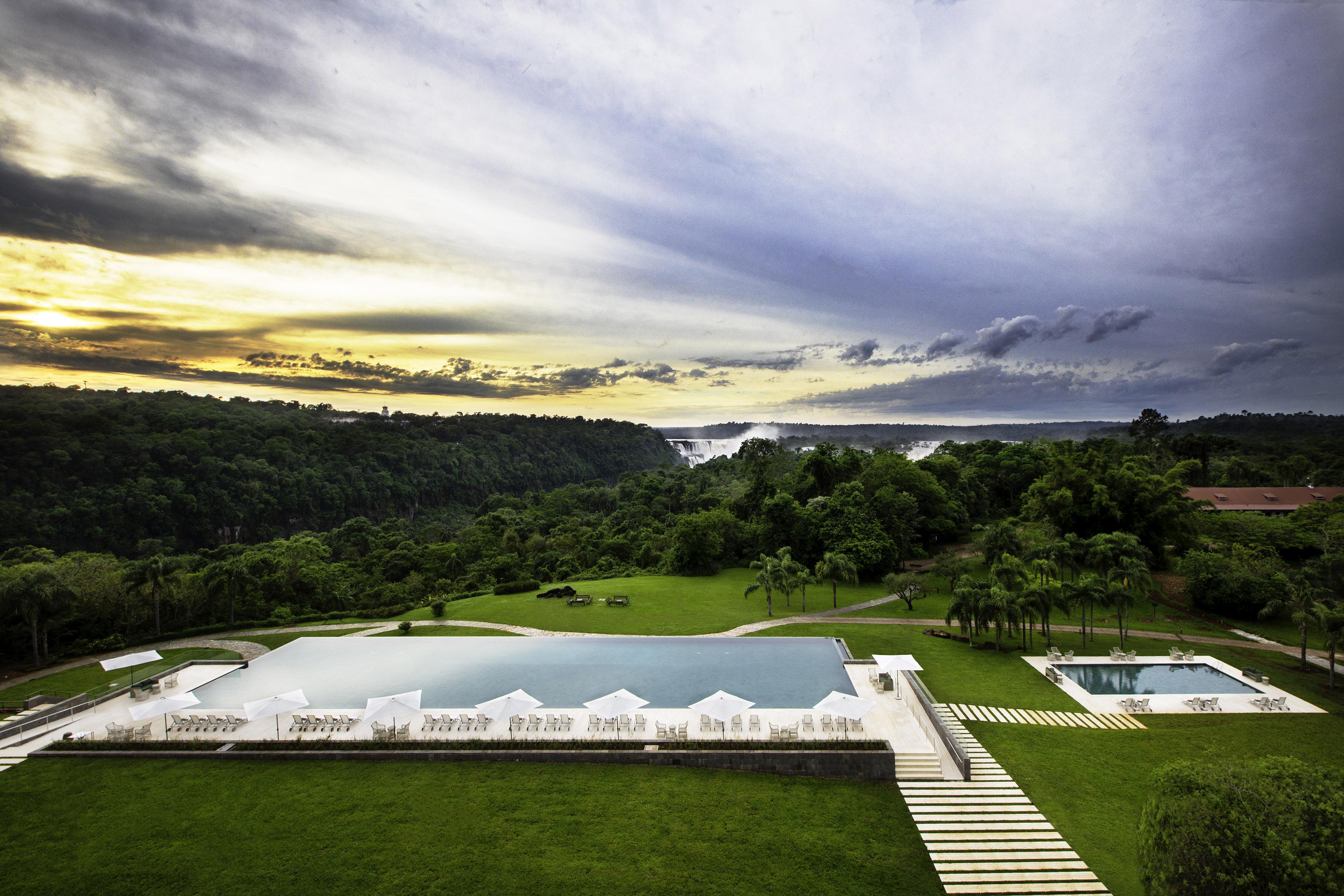Gran Melia Iguazu Hotel ปูแอร์โตอีกวาซู ภายนอก รูปภาพ View of the Iguazú Falls from the hotel